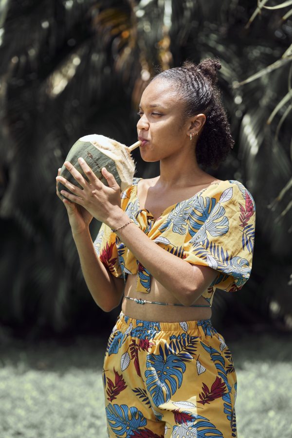 femme des îles noix de coco bijou de corps ventre taille